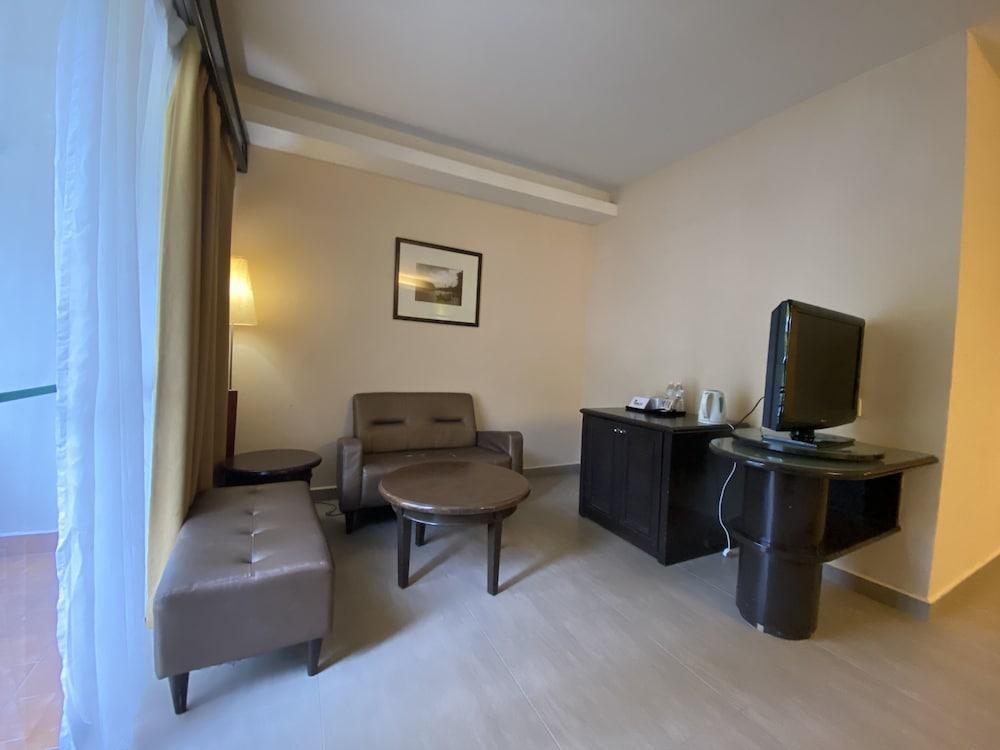 Residence Inn Чератінг Екстер'єр фото