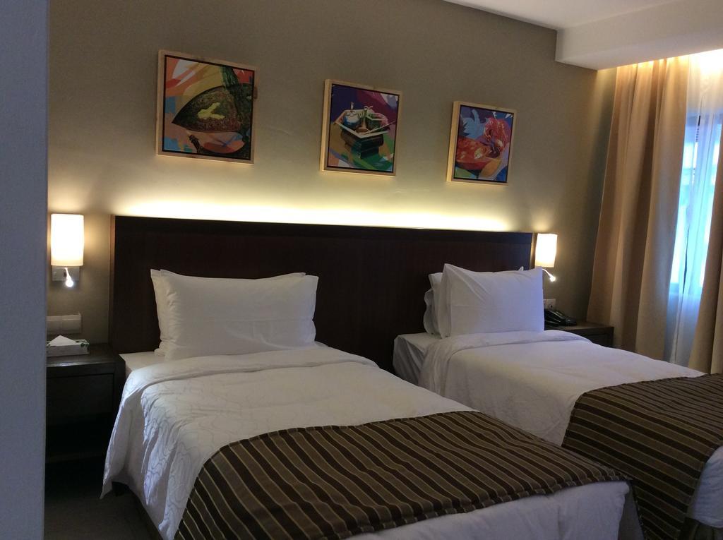 Residence Inn Чератінг Екстер'єр фото