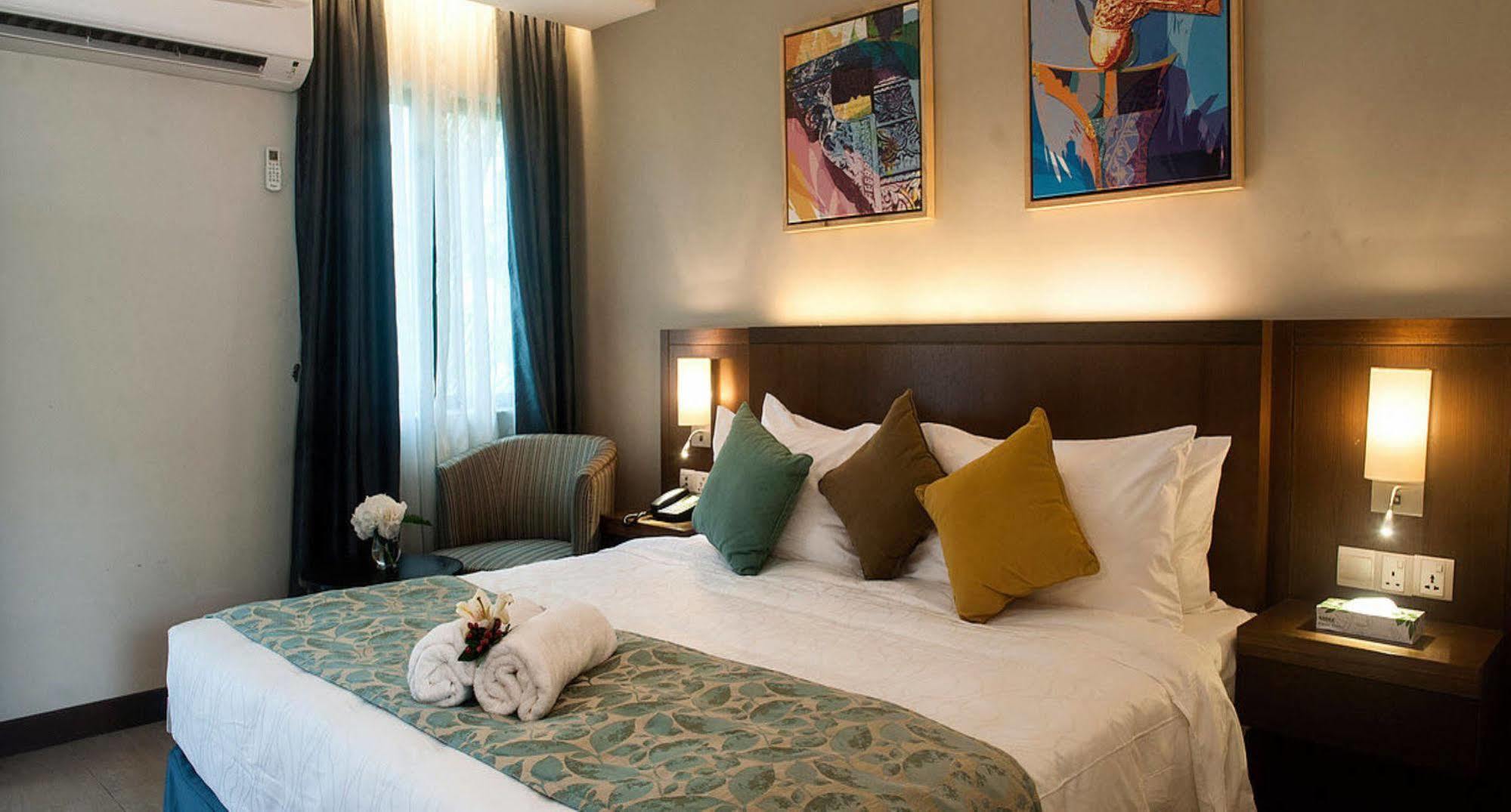 Residence Inn Чератінг Екстер'єр фото